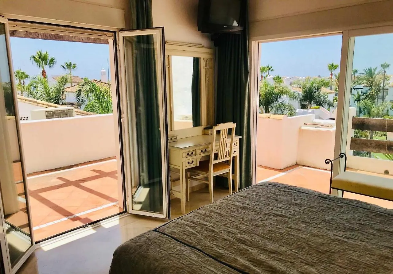 Stunning Penthouse Just Footsteps Away From Estepona'S Beaches